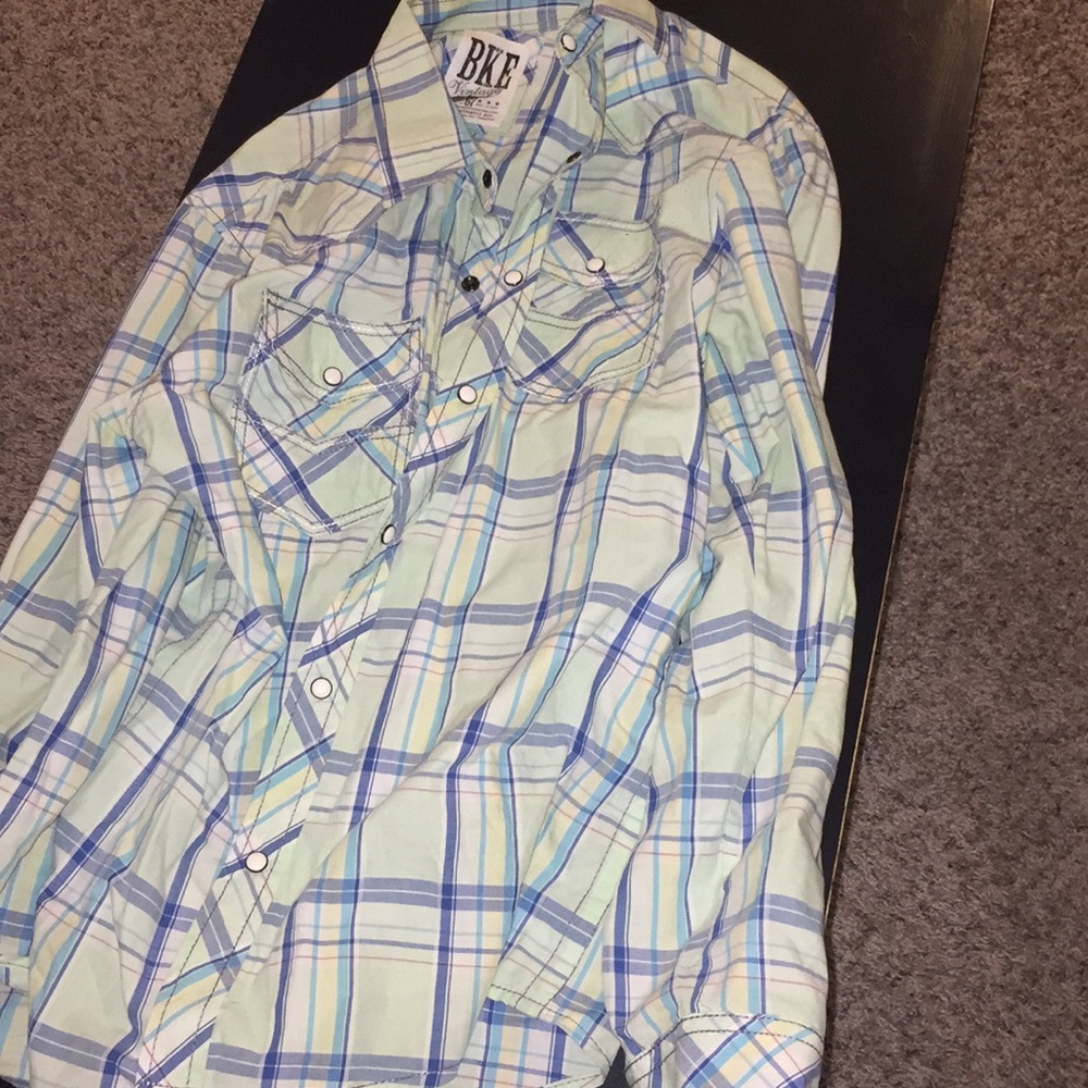 Buckle Casual Button Down Med